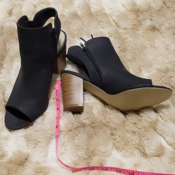 Heels - Picture 4 of 4